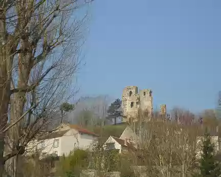 PXL011 Ruines du château médiéval des Comtes de Montfort.